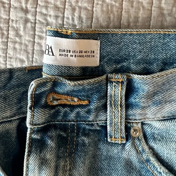 Zara denim shorts size 6 - Picture 3 of 3